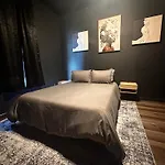 Chic Private Room Near Downtown & Little Italy