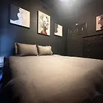 Chic Private Room Near Downtown & Little Italy
