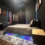 Chic Private Room Near Downtown & Little Italy
