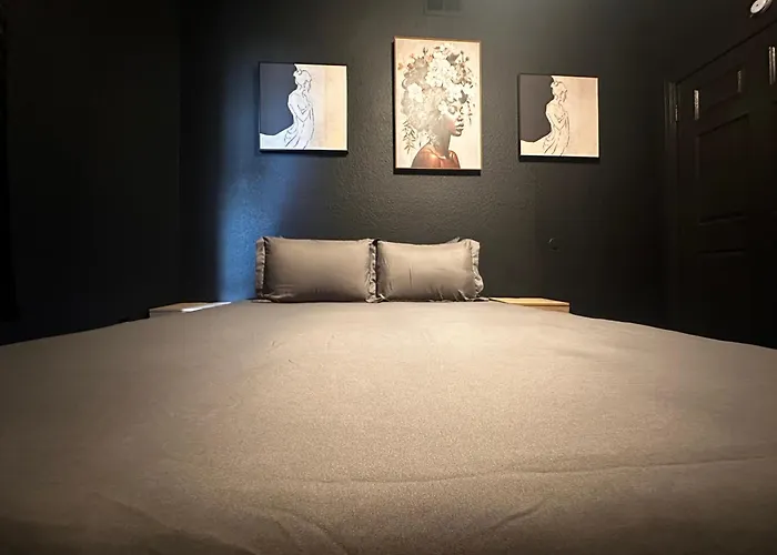 Chic Private Room Near Downtown & Little Italy